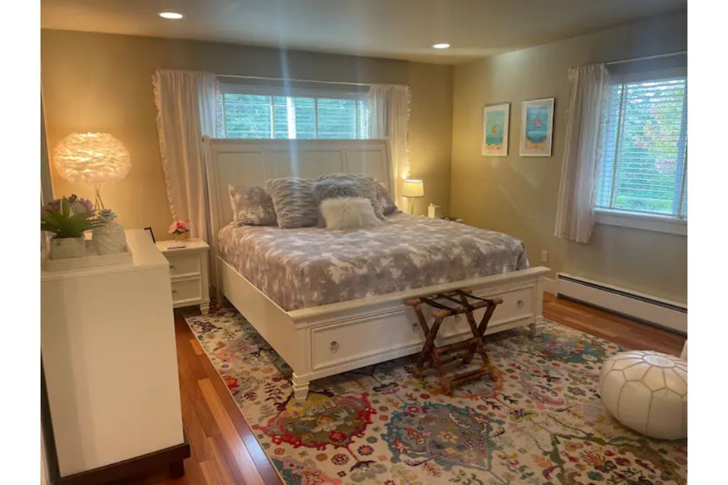 Adorable 1 bed Guest House w/cozy elec. fireplace