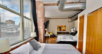 ★ THE PAD ★ KING BED ★