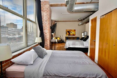 ★ THE PAD ★ KING BED ★