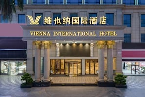 The Vienna International Hotel with classical architecture, including columns and a grand entrance. - Vienna International Hotel (Du'an Station) (Du'an)