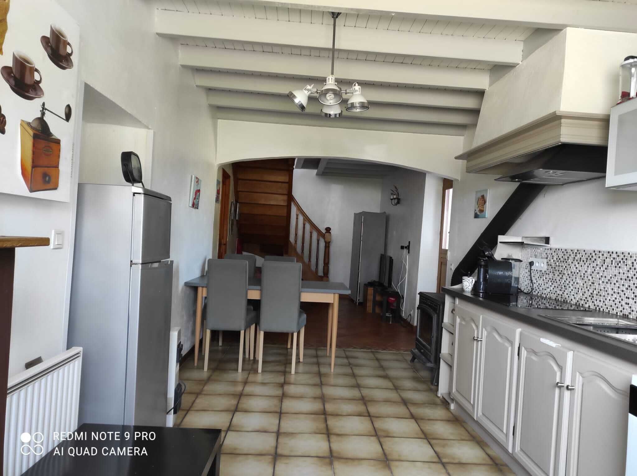 Quiet house in the countryside between mountain and ocean