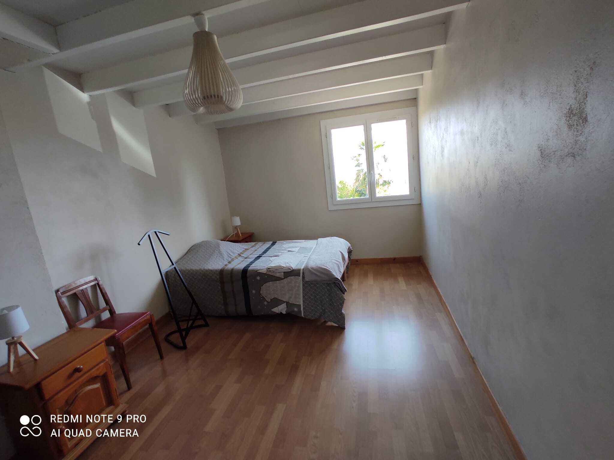 Quiet house in the countryside between mountain and ocean