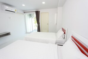 1 habitación, escritorio y espacio para trabajar con laptop 