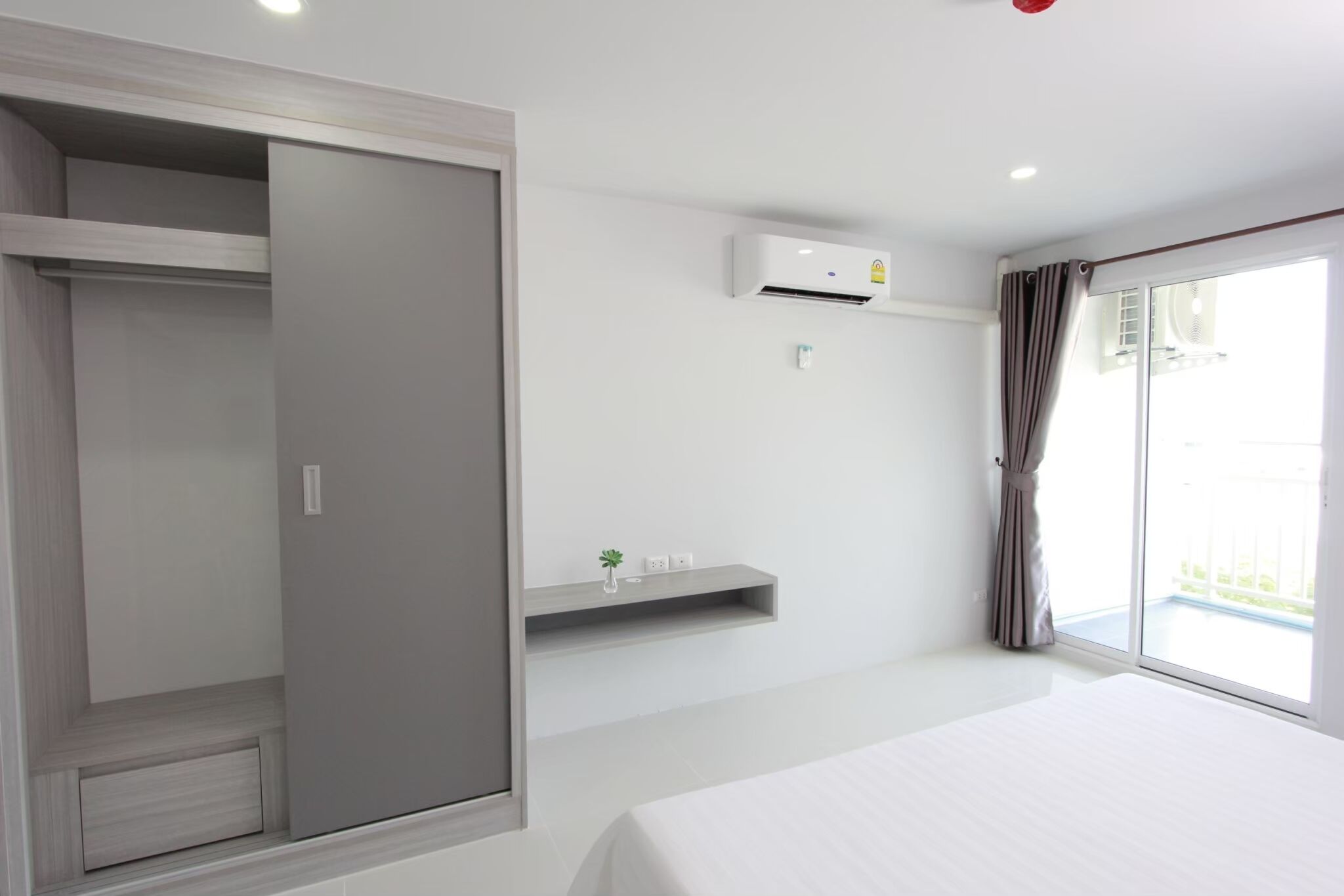 King Size Bed Room | 1 bedroom, desk, laptop workspace, free WiFi