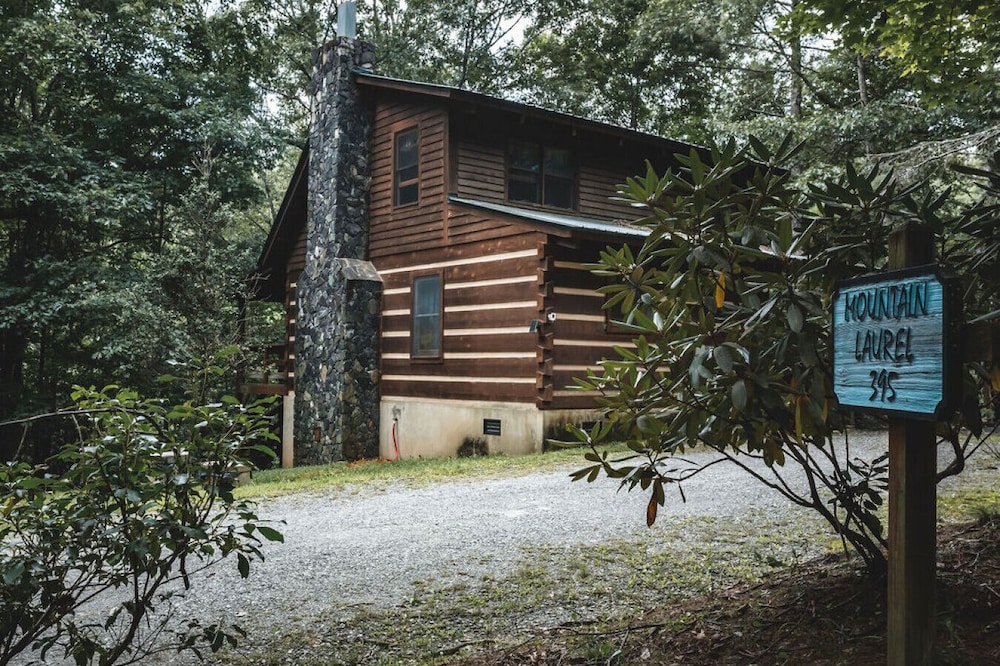 Near Boone | Mountain Laurel Cabin | Firewood | Privacy