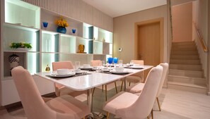 Exclusive Villa, 4 Bedrooms | Dining room - Eagle Hills (Al-Fujairah)