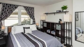 4 slaapkamers, een strijkplank/strijkijzer, reisbedje, gratis wifi