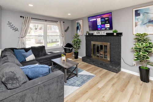 Cozy 4br Home - Close To Downtown!