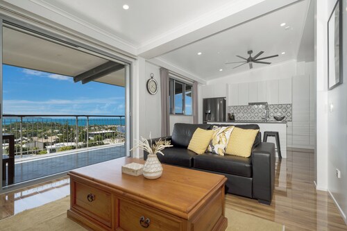 Luxury Loft with Stunning Views (Downstairs)