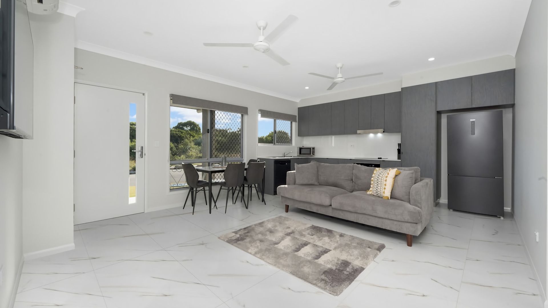 Living room image 1