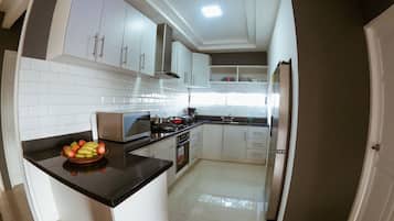 Fridge, microwave, stovetop, dishwasher