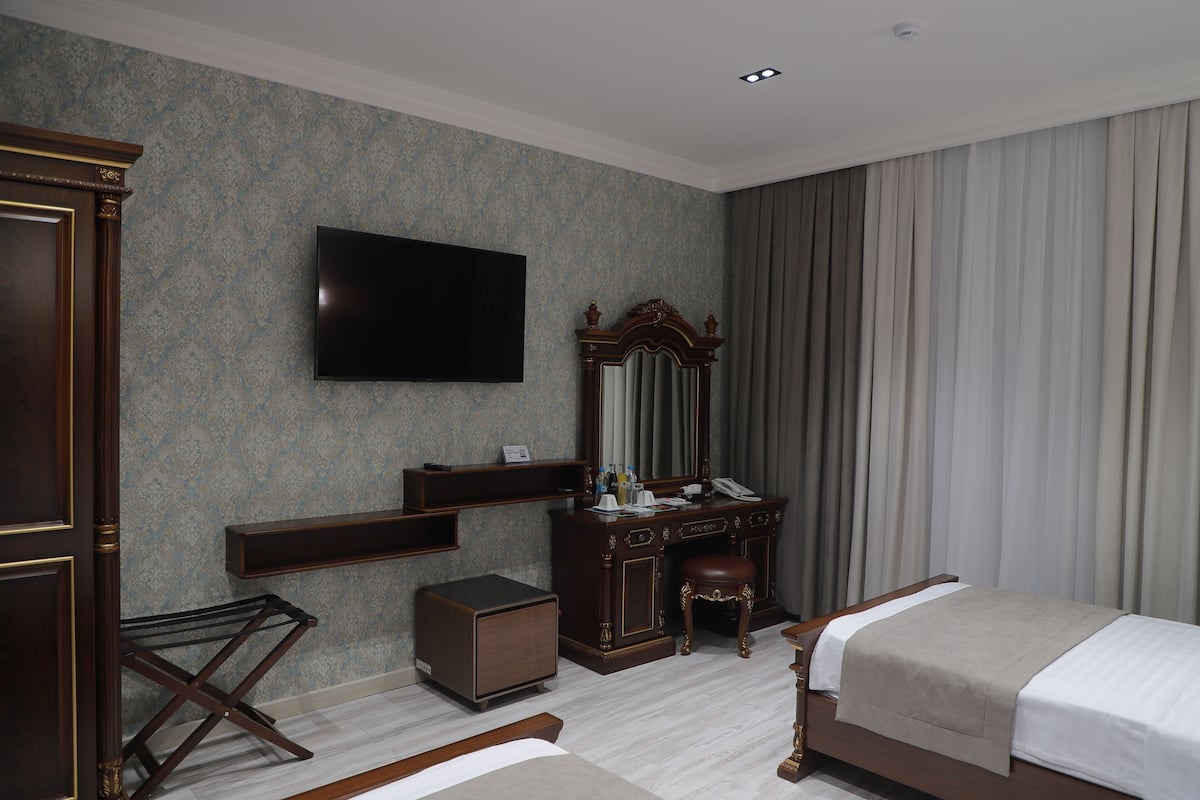 Deluxe Twin Room | 1 bedroom, free minibar, in-room safe, desk