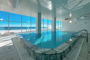 Piscina coperta, una piscina riscaldata