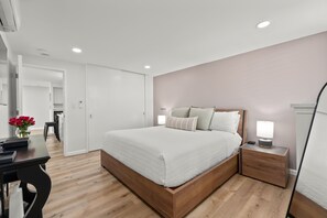 2 habitaciones, tabla de planchar con plancha y cuna de viaje