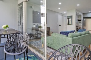 Interior - Take-it-easy Waikīkī Beach Condo (Honolulu)