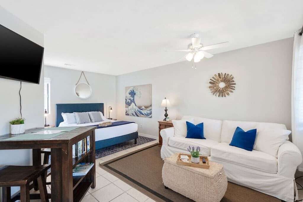 Holiday Haven! 2- Minute Walk to The Sandy Beach!