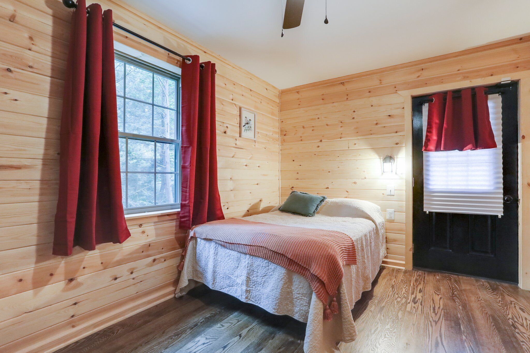 2 WATERFRONT CABINS 2 HOT TUBS 2 FIRE RINGS BEACH FISH HIKE KAYAKS TUBES GRILLS