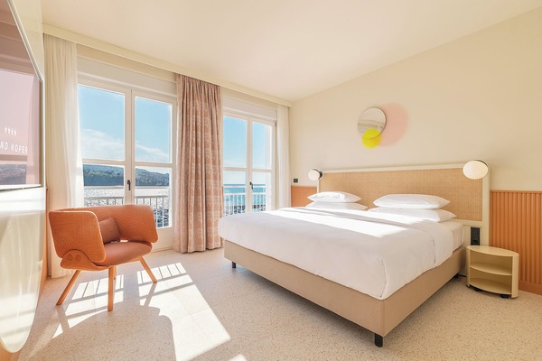 Executive Suite | Premium bedding, minibar, in-room safe, desk