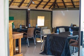Restaurant - Etang Guest House (Nata)