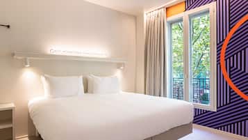 Chambre Triple Supérieure | Chambres insonorisées, Wi-Fi gratuit, draps fournis