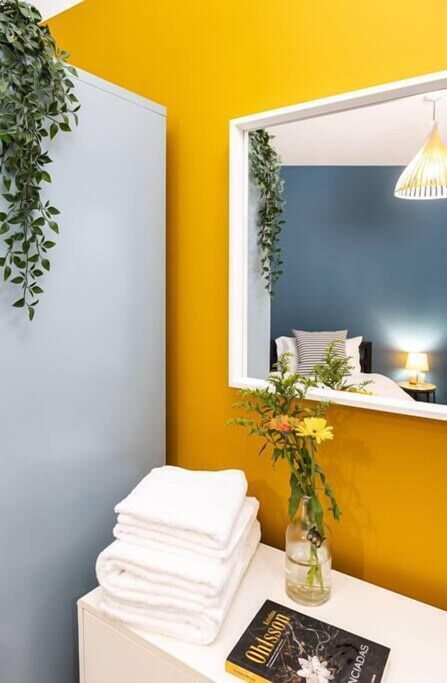 2 bedrooms, iron/ironing board, bed sheets