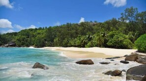 Beach nearby - KOKET by Yellow Petals – Sea, Nature & Relax (Anse Boileau)