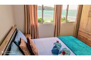 2 間睡房、房內夾萬、熨斗/熨衫板、可攜式嬰兒床