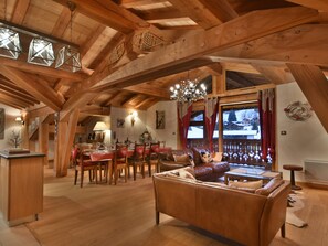 Interior - Luxury T6 in Les Gets center - 10 people, 5 beds, parking, wifi, linen included (Les Gets)