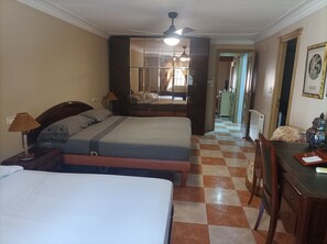 4 dormitorios, escritorio, tabla de planchar con plancha y wifi gratis