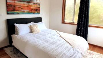 3 chambres, fer et planche à repasser, Wi-Fi, draps fournis