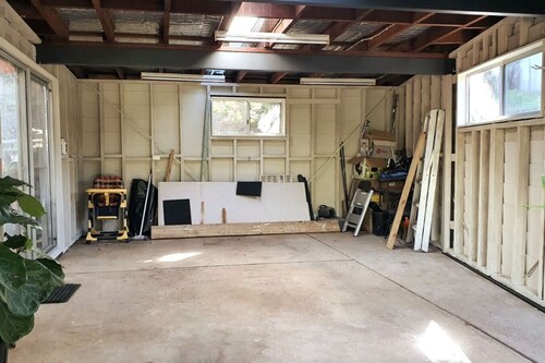 3BR Home 2 min drive to UOW, free parking, AC