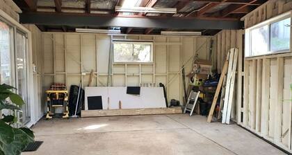 3BR Home 2 min drive to UOW, free parking, AC