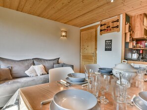 Interior - Cozy 1BR + Alcove, Balcony, Near Slopes and Town, Sleeps 6 (Les Gets)