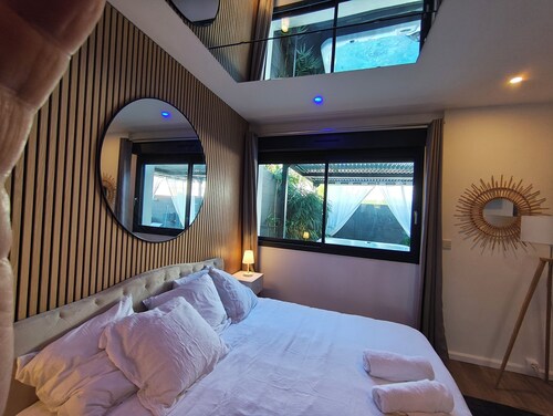 LOVE ROOM, Jacuzzi, Sauna, 2 douches, 2 chambres, 2 terrasses