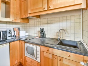 Réfrigérateur, micro-ondes, four