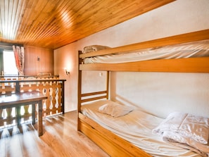 2 bedrooms