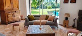 Großes renoviertes Haus in Aron: 5 Schlafzimmer, privater See, Park, Spielplatz, ideal für Familien!
