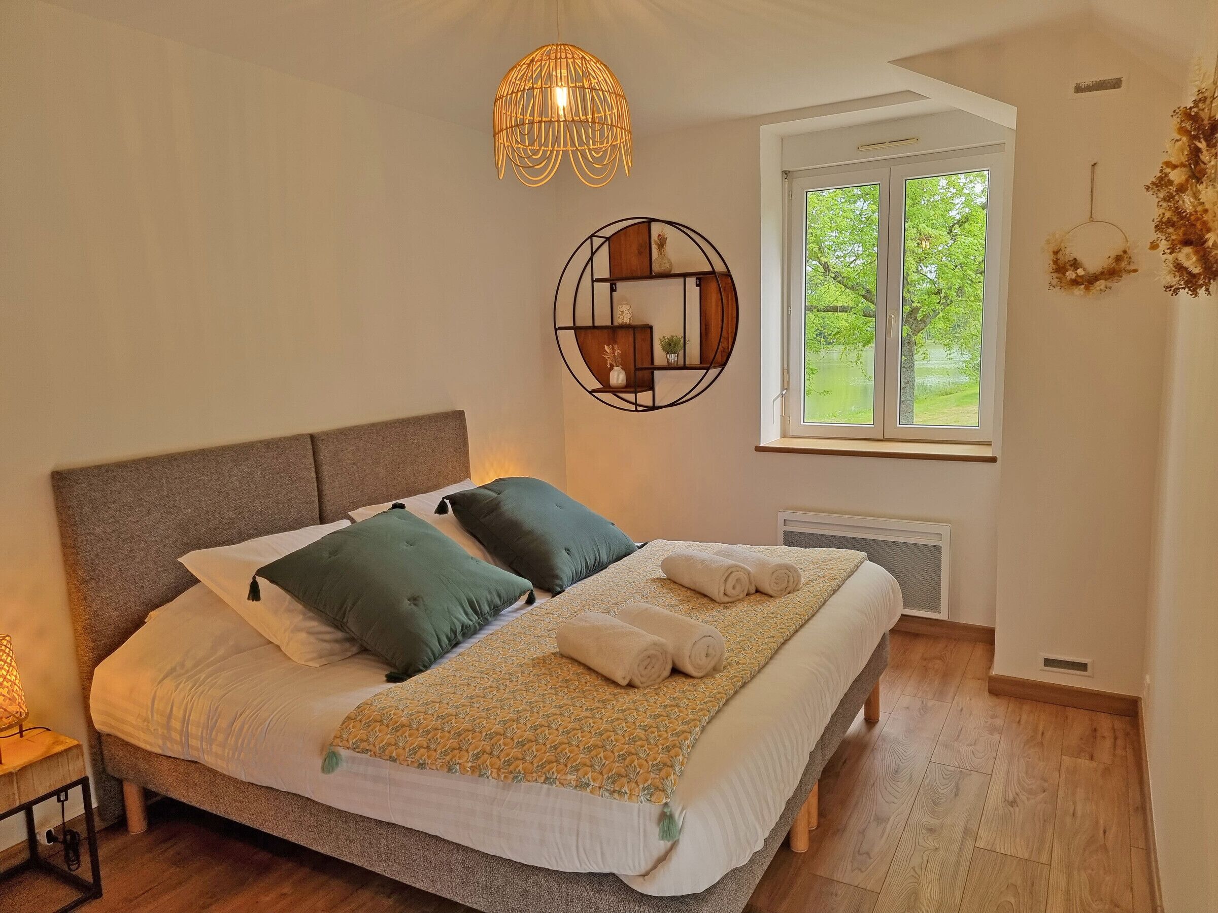 5 多间卧室、办公桌、免费 WiFi