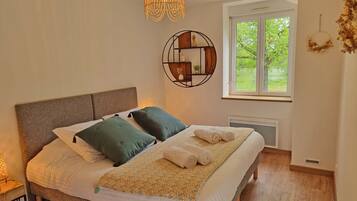 5 bedrooms, desk, free WiFi