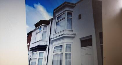 Immaculate 3-bed House in Middlesbrough With Wifi