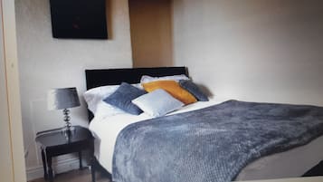 House, Multiple Beds | 3 bedrooms, free WiFi, bed sheets