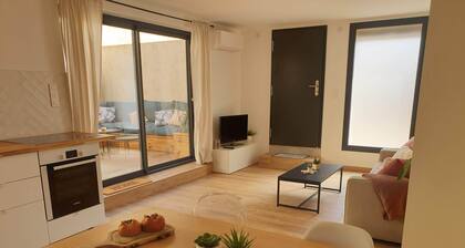 Superbe suite Ă  300m du Tram - â
JACUZZI et SAUNAâ
 privatifs