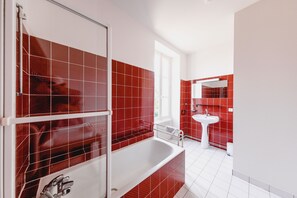 Shower, hair dryer, towels - Magnifique Gite en Pleine Nature (Vouhé)