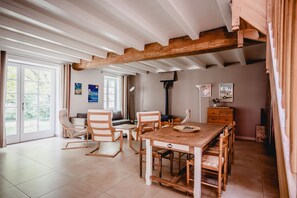 Dining - Magnifique Gite en Pleine Nature (Vouhé)