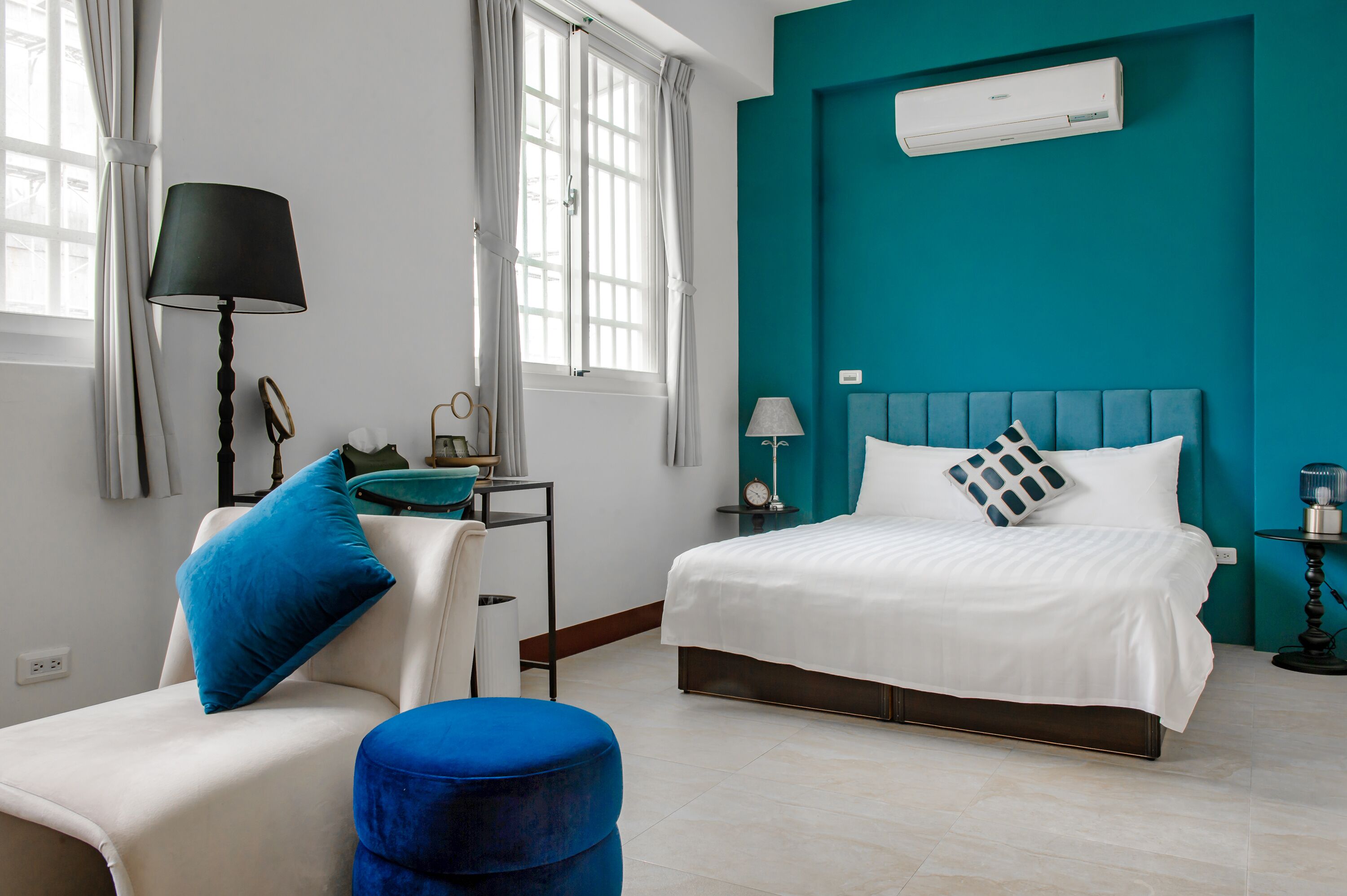 واي فاي مجانًا وملاءات أسرّة