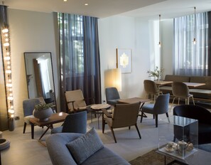 Lobby sitting area - Château de Wallerand (Vireux-Wallerand)