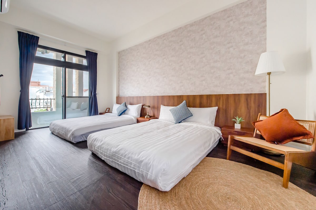 Deluxe Quadruple Room, Balcony | Desk, free WiFi, bed sheets