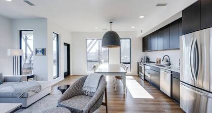 Modern Living on the Riverfront. Walk to Broadway, Honkey Tonks, Nissan Stadium. Free Parking.