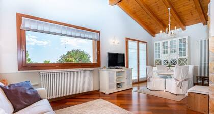 Cozy Apt with Terrace and Private parking! x4