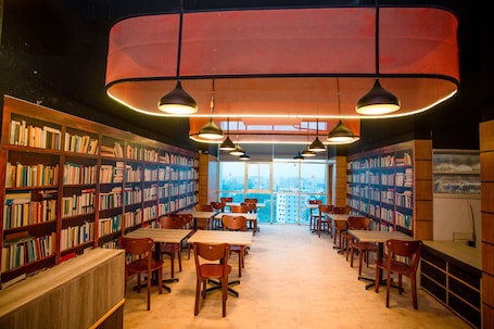 Library. Royal Raj Hotel & Condominium